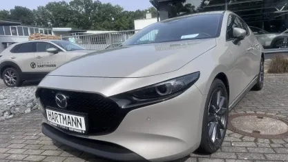 Neu Mazda 3 Exclusive-Line 140 PS (102 kW) 2025 Platinum quartz (beige) Limousine