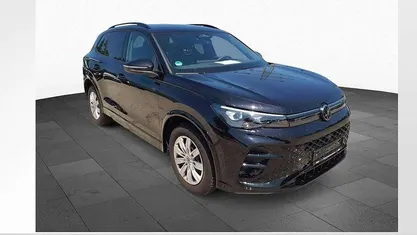 Deep black perleffekt Gebraucht 2024 VW Tiguan R-line SUV | 38.180 € (Guter Preis)