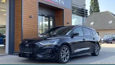 Schwarz Gebraucht 2024 Ford Focus ST-Line X Limousine | 22.850 € (Fairer Preis)