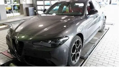 Begagnad Alfa Romeo Giulia Veloce 280 HK (205 kW) 2023 Grå Sedan