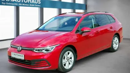 Gebraucht VW Golf VIII Life 150 PS (110 kW) 2023 Rot Kombi