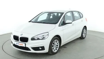 Weiß Gebraucht 2015 BMW 216 Active Tourer Performance Van / Kleinbus | 12.370 € (Fairer Preis)