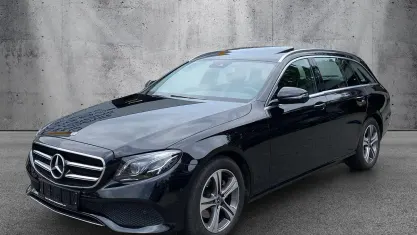 Gebraucht Mercedes E220 194 PS (142 kW) 2020 Obsidianschwarz  metalliclack Limousine