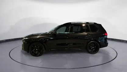 Neu BMW X7 352 PS (258 kW) 2026 Schwarz SUV