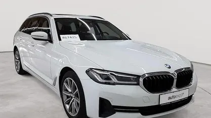 Gebraucht BMW 530 Sport Line 286 PS (210 kW) 2022 Alpinweiß Kombi