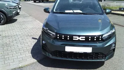 Nowe Dacia Sandero Journey 101 KM (74 kW) 2026 Zielony Sedan/Limuzyna