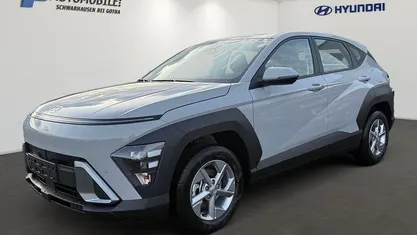 Neu Hyundai Kona Select 138 PS (101 kW) 2025 Cyber grey SUV