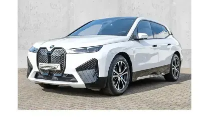Gebraucht BMW iX Sport Line 239 kW (326 PS) 2024 Weiß SUV
