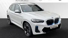 Mineralweiß metallic Gebraucht 2024 BMW iX3 Sport Line SUV | 52.888 € (Fairer Preis)