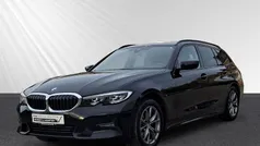Black sapphire metallic (schwarz) Gebraucht 2022 BMW 320 Sport Line Kombi | 22.998 € (Guter Preis)