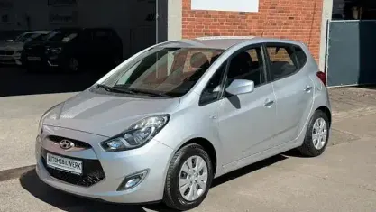 Gebraucht Hyundai ix20 Comfort 125 PS (91 kW) 2012 Silber Kleinwagen