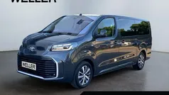 Silber Gebraucht 2024 Toyota Proace Verso Team Kombi | 42.490 € (Fairer Preis)