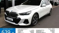Mineralweis metallic Gebraucht 2024 BMW 520 M Sport Limousine | 51.990 € (Superpreis)