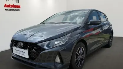 Gebraucht Hyundai i20 Trend 101 PS (74 kW) 2022 Grau Kleinwagen