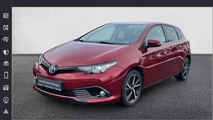 Rot Gebraucht 2018 Toyota Auris Hybrid Team Limousine | 15.990 €