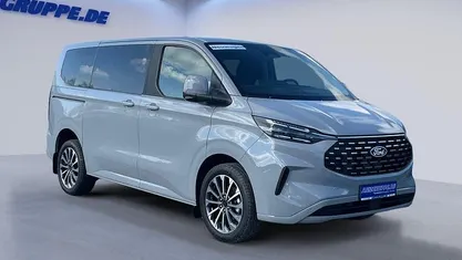 Neu Ford Tourneo Titanium X 170 PS (125 kW) 2025 Grau Van / Kleinbus