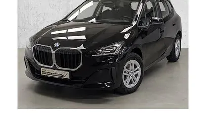 Schwarz Gebraucht 2023 BMW 218 Sport Line Van / Kleinbus | 26.740 € (Fairer Preis)