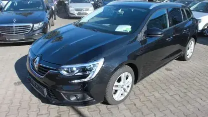 Używany Renault Mégane IV Business 140 KM (102 kW) 2019 Czarny Sedan/Limuzyna