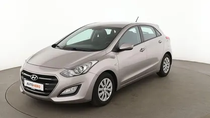 Grau Gebraucht 2017 Hyundai i30 Classic Limousine | 9.890 € (Fairer Preis)