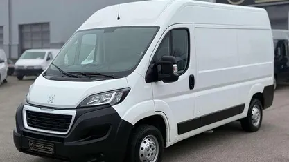 Weiß Gebraucht 2018 Peugeot Boxer Van | 26.990 €