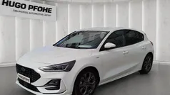 Frost weiss uni Gebraucht 2024 Ford Focus ST-Line X Limousine | 26.044 € (Fairer Preis)