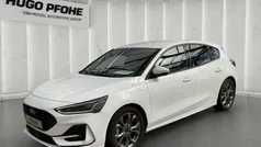 Frozen white uni Gebraucht 2024 Ford Focus ST-Line X Limousine | 25.750 € (Fairer Preis)