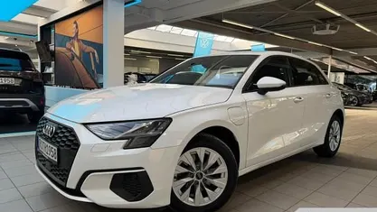 Gebraucht Audi A3 Ambiente 150 PS (110 kW) 2022 Weiss Limousine