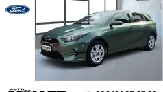 Experience green (gruen) Neu 2025 Kia Ceed Comfort Limousine | 26.889 € (Fairer Preis)