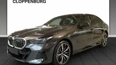 Grau Neu 2025 BMW 520 M Sport Limousine | 65.275 € (Fairer Preis)