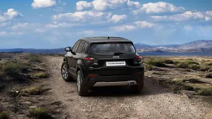 Neu Jeep Avenger Altitude 101 PS (74 kW) 2025 Schwarz SUV