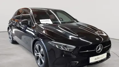 Gebraucht Mercedes A200 Advanced 163 PS (119 kW) 2023 Kosmosschwarz metallic Limousine