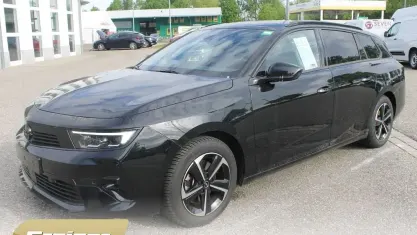Gebraucht Opel Astra 131 PS (96 kW) 2025 Schwarz Kleinwagen