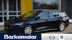 Obsidianschwarz (metallic) Gebraucht 2022 Ford Focus Kombi | 21.390 € (Guter Preis)