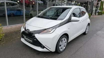 Gebraucht Toyota Aygo X-play 69 PS (50 kW) 2018 Weiß Kleinwagen