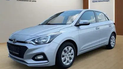 Gebraucht Hyundai i20 Select 75 PS (55 kW) 2019 Silber Kleinwagen