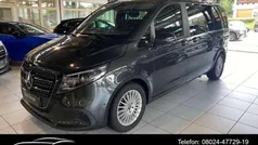 Grau Gebraucht 2024 Mercedes V250 Style Van / Kleinbus | 64.964 € (Superpreis)