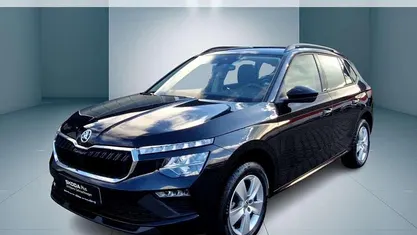 Blackmagic perleffekt (schwarz) metallic Gebraucht 2024 Skoda Kamiq Essence SUV | 21.660 € (Fairer Preis)