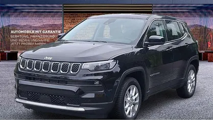 Grau Neu 2025 Jeep Compass Altitude SUV | 34.590 € (Fairer Preis)