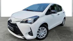 Weiß Gebraucht 2018 Toyota Yaris Basis Limousine | 11.590 € (Fairer Preis)