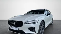 Crystal white pearl / metallic Gebraucht 2022 Volvo V60 Plus Kombi | 36.660 € (Fairer Preis)