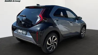 Celestite grey / schwarz Neu 2025 Toyota Aygo X Play SUV | 17.940 € (Fairer Preis)