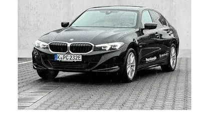 Schwarz Gebraucht 2022 BMW 320e Shadowline Limousine | 31.690 € (Fairer Preis)