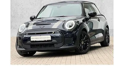 Gebraucht Mini Cooper SE 135 kW (184 PS) 2023 Schwarz Kleinwagen