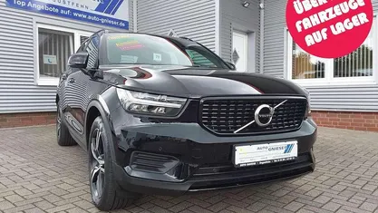 Schwarz metallic Gebraucht 2022 Volvo XC40 R-Design SUV | 32.490 € (Guter Preis)