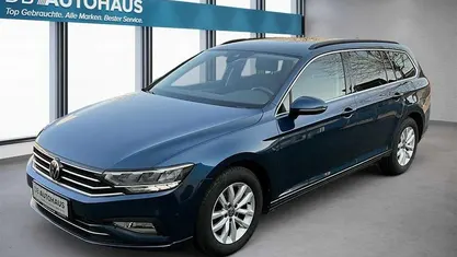Gebraucht VW Passat Business 150 PS (110 kW) 2023 Blau Kombi