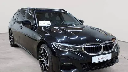 Gebraucht BMW 330e M Sport 184 PS (135 kW) 2020 Saphirschwarz metallic Kombi
