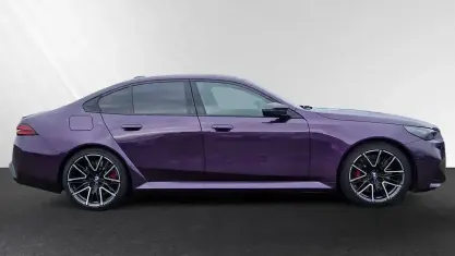 Gebraucht BMW M5 Performance 727 PS (534 kW) 2025 Sonderlackierung daytonaviolett Limousine