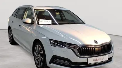 Gebraucht Skoda Octavia First Edition 150 PS (110 kW) 2020 Moonweiß perleffekt Kombi