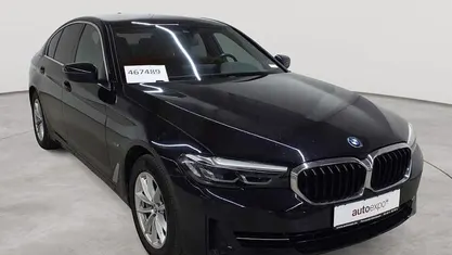 Gebraucht BMW 530e Sport Line 184 PS (135 kW) 2023 Saphirschwarz metallic Limousine