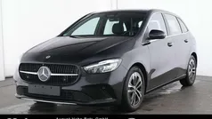 Lack kosmosschwarz Gebraucht 2024 Mercedes B200 Progressive Van / Kleinbus | 34.950 € (Fairer Preis)